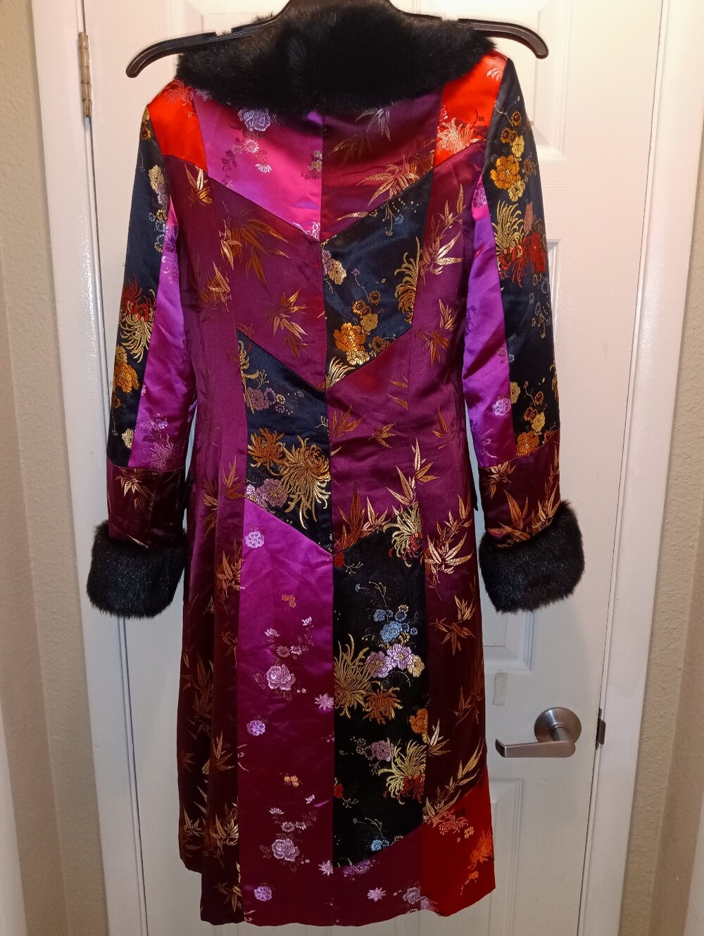 Price Firm Sue Wong Magnificent Vintage Patchwork Silk Coat with Faux Fur Trim - Picture 2 of 6
